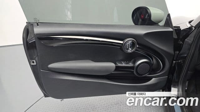 Mini Cooper 2022 — ფოტო 14/31