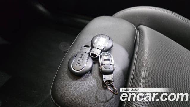 Mini Cooper 2022 — ფოტო 19/31