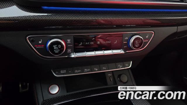 Audi SQ5 2023 — Photo 16/34