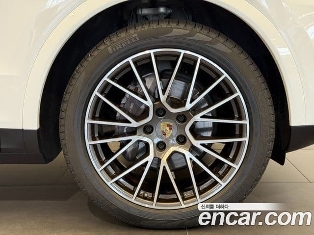 Porsche Cayenne 2019 — Photo 17/20