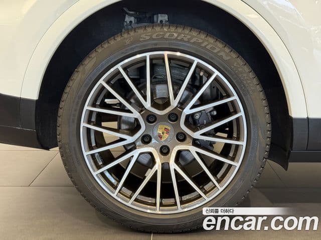 Porsche Cayenne 2019 — Photo 5/20