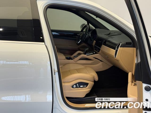 Porsche Cayenne 2019 — Photo 4/20