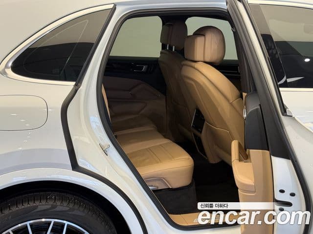 Porsche Cayenne 2019 — Photo 3/20