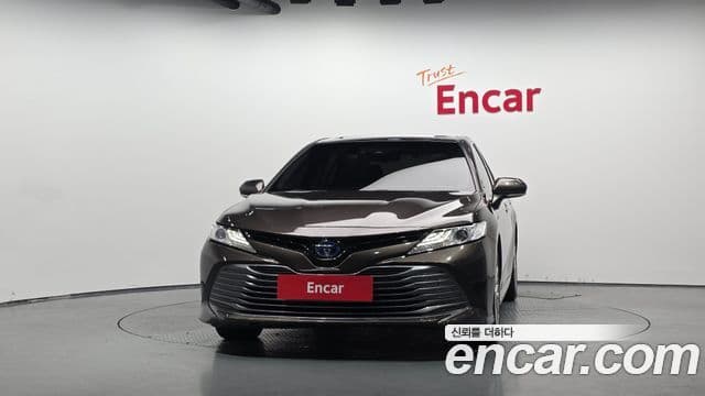 Toyota Camry 2018 — ფოტო 9/31
