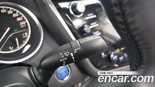 Toyota Camry 2018 — ფოტო 17/31