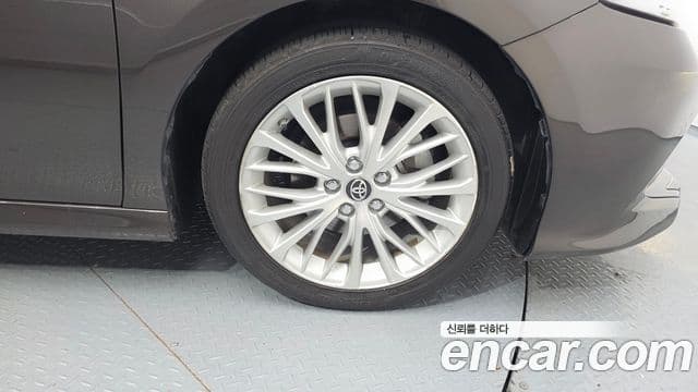 Toyota Camry 2018 — ფოტო 3/31