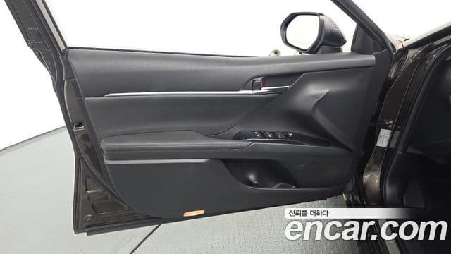 Toyota Camry 2018 — ფოტო 6/31