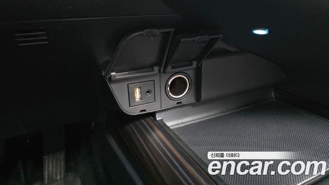 Toyota Camry 2018 — ფოტო 31/31