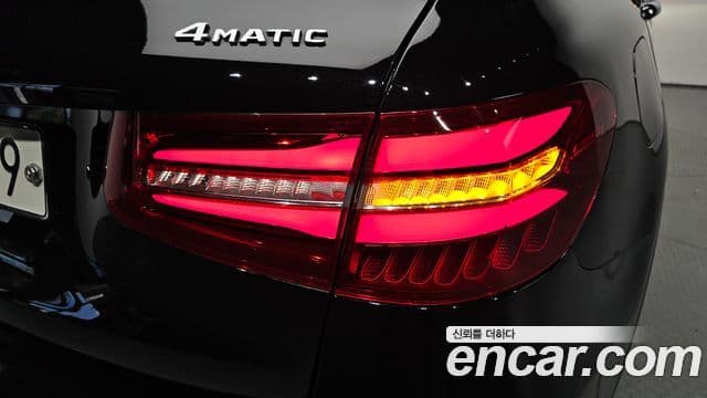 Mercedes-Benz GLC-Class 2018 — Photo 11/33
