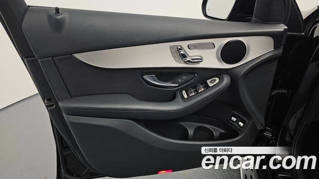 Mercedes-Benz GLC-Class 2018 — Photo 6/33