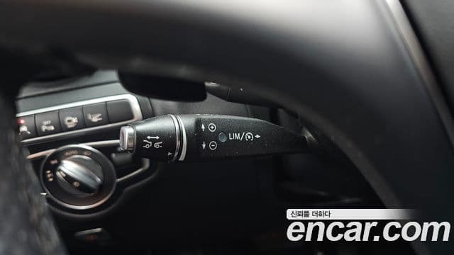 Mercedes-Benz GLC-Class 2018 — Photo 28/33