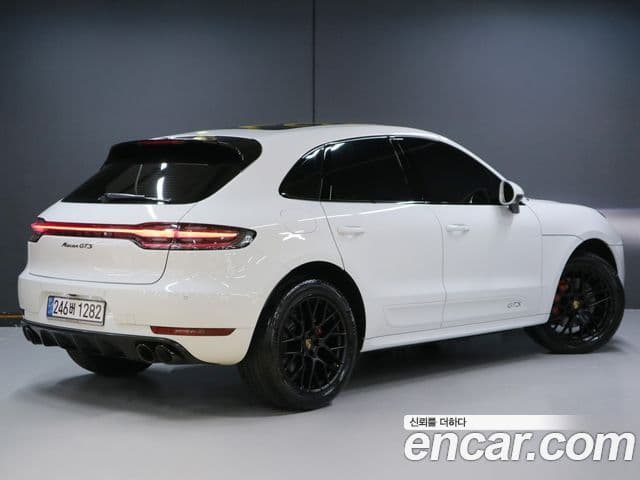 Porsche Macan 2020 — ფოტო 10/20