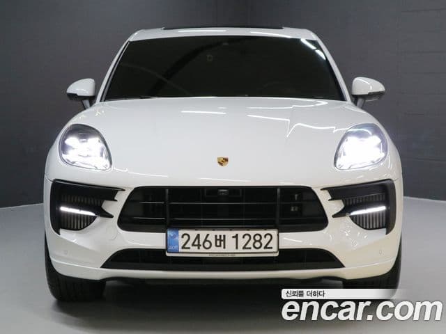 Porsche Macan 2020 — ფოტო 19/20