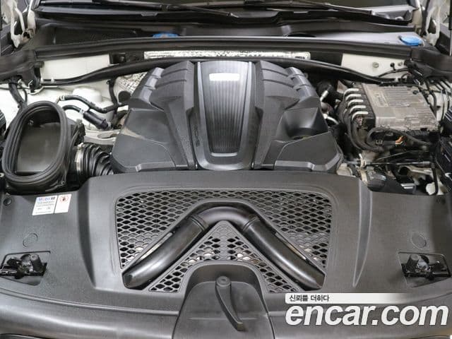 Porsche Macan 2020 — ფოტო 11/20