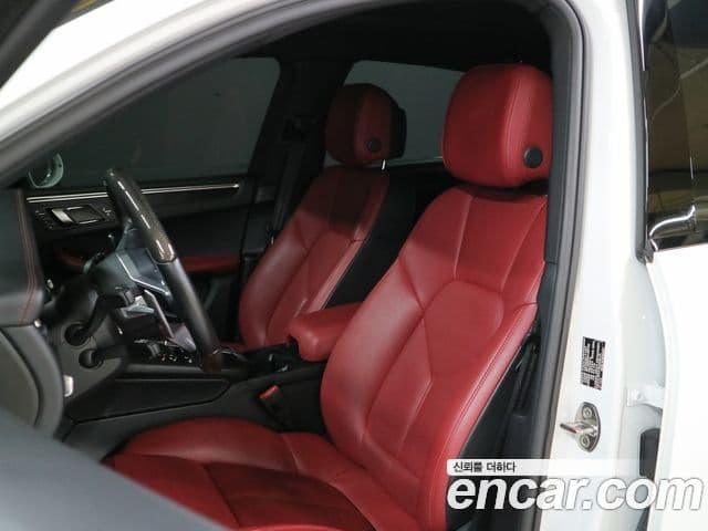 Porsche Macan 2020 — ფოტო 13/20