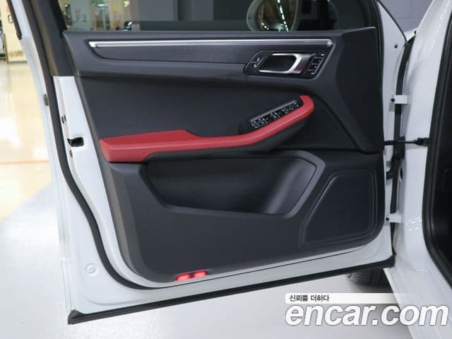 Porsche Macan 2020 — ფოტო 9/20
