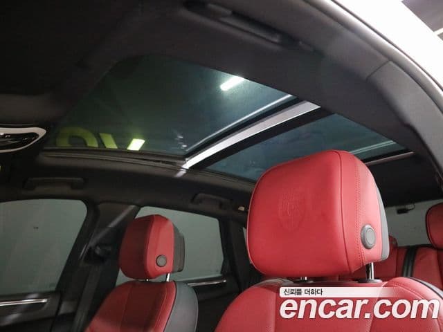 Porsche Macan 2020 — ფოტო 4/20