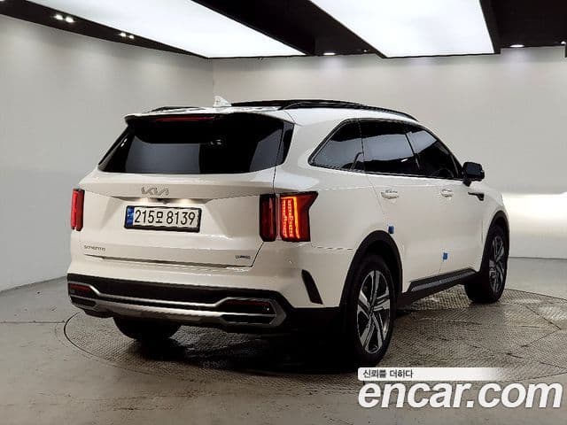 Kia Sorento 2023 — Фото 1/20
