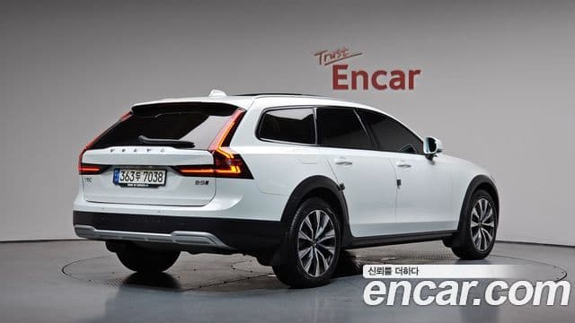 Volvo V90 Cross Country 2021 — Фото 2/20