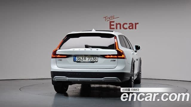 Volvo V90 Cross Country 2021 — Фото 4/20