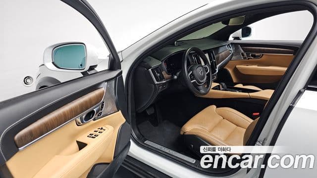 Volvo V90 Cross Country 2021 — Фото 10/20