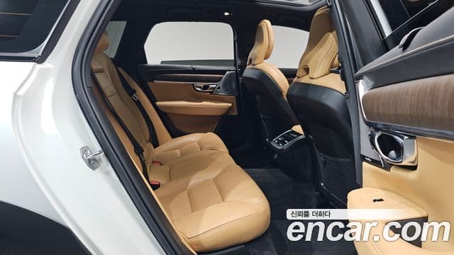 Volvo V90 Cross Country 2021 — Фото 11/20