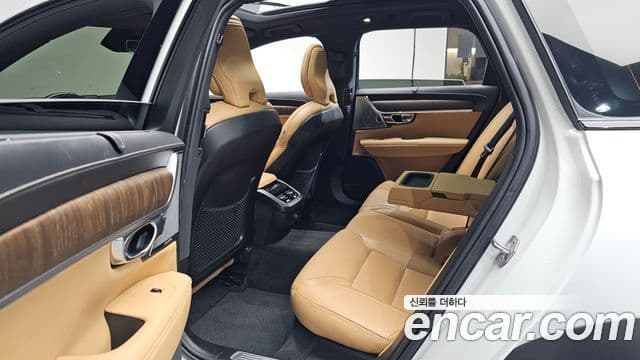 Volvo V90 Cross Country 2021 — Фото 12/20