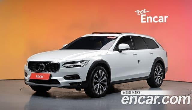 Volvo V90 Cross Country 2021 — Фото 1/20