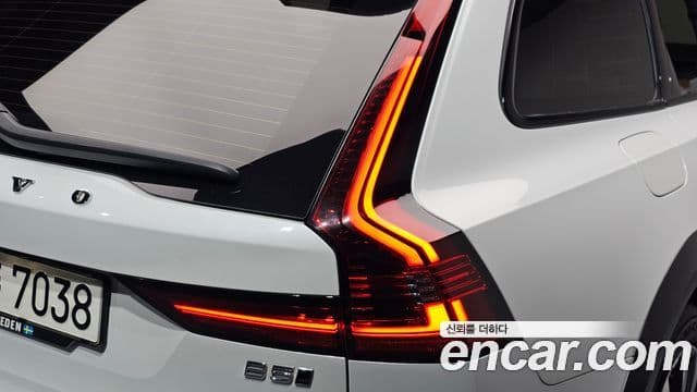 Volvo V90 Cross Country 2021 — Photo 31/37