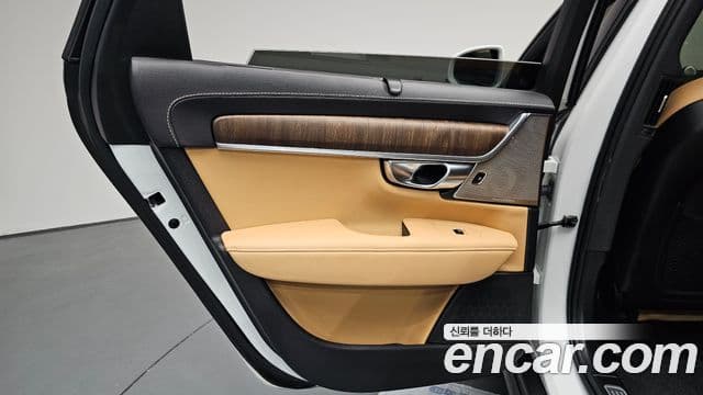 Volvo V90 Cross Country 2021 — Photo 18/37