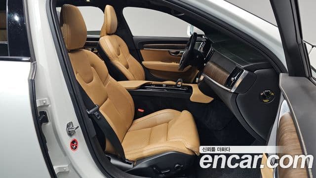 Volvo V90 Cross Country 2021 — Photo 32/37