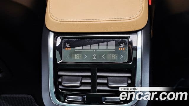 Volvo V90 Cross Country 2021 — Photo 30/37