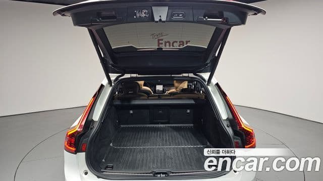 Volvo V90 Cross Country 2021 — Photo 13/37