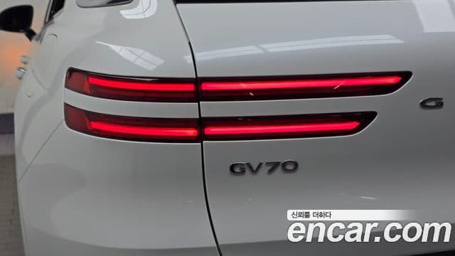 Genesis GV70 2025 — Photo 24/32