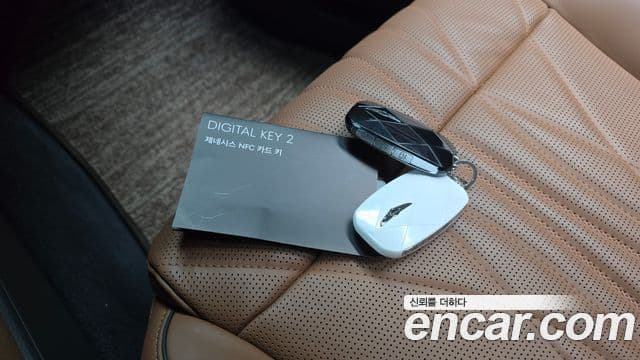 Genesis GV70 2025 — Photo 15/32
