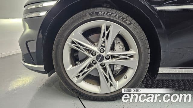 Genesis G90 2022 — ფოტო 2/31