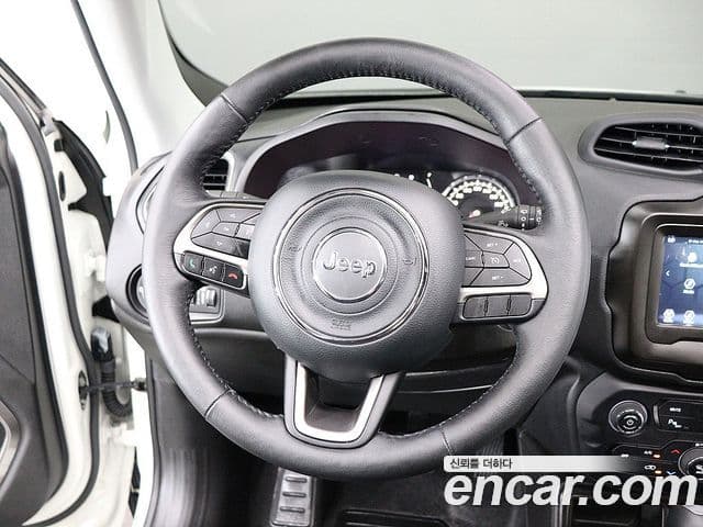 Jeep Renegade 2022 — Фото 16/20
