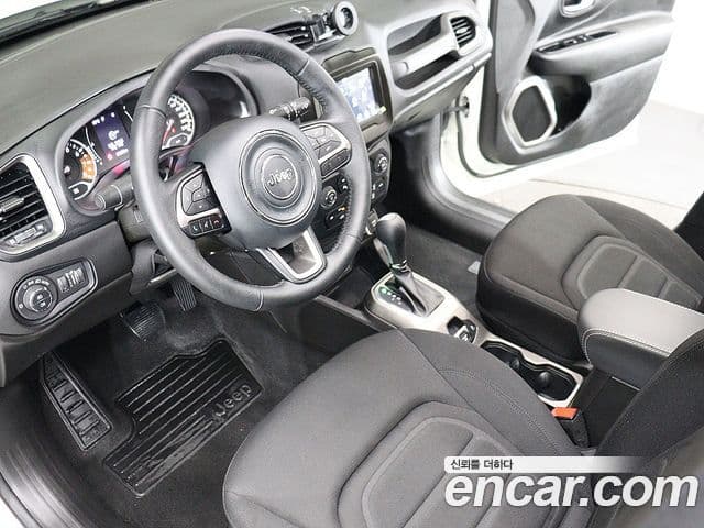 Jeep Renegade 2022 — Фото 18/20