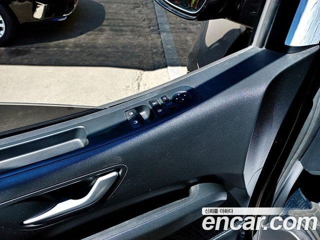 Hyundai Staria 2023 — Фото 12/19