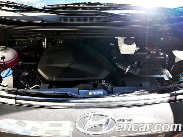 Hyundai Staria 2023 — Фото 17/19