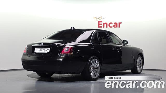 Rolls-Royce Ghost 2021 — ფოტო 33/35