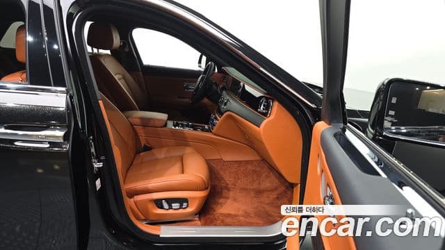Rolls-Royce Ghost 2021 — ფოტო 26/35