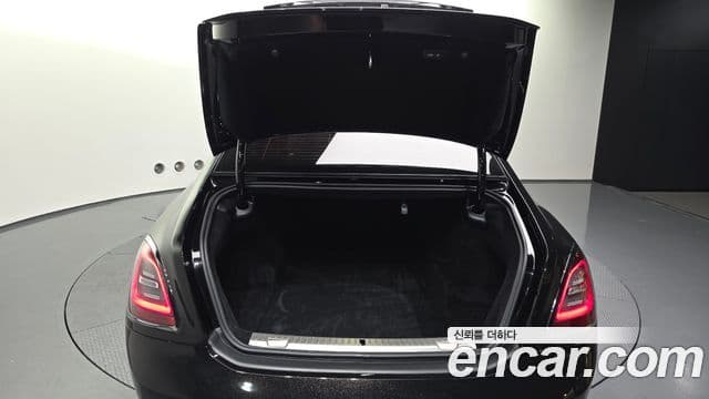 Rolls-Royce Ghost 2021 — ფოტო 13/35