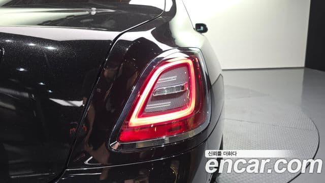 Rolls-Royce Ghost 2021 — ფოტო 28/35
