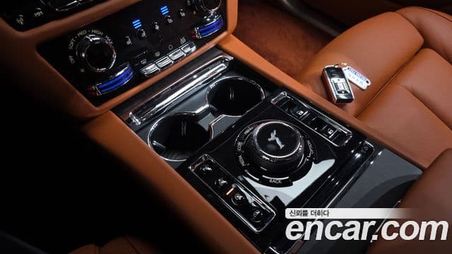 Rolls-Royce Ghost 2021 — ფოტო 16/35