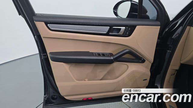 Porsche Cayenne 2023 — Şəkil 35/36