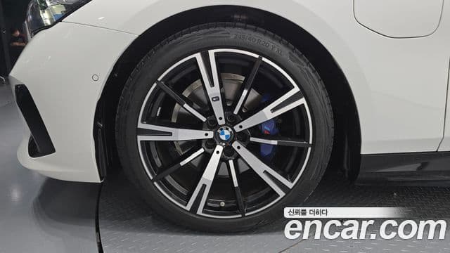 BMW 5 Series 2025 — Photo 35/36
