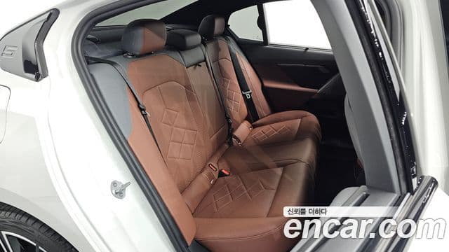 BMW 5 Series 2025 — Photo 20/36