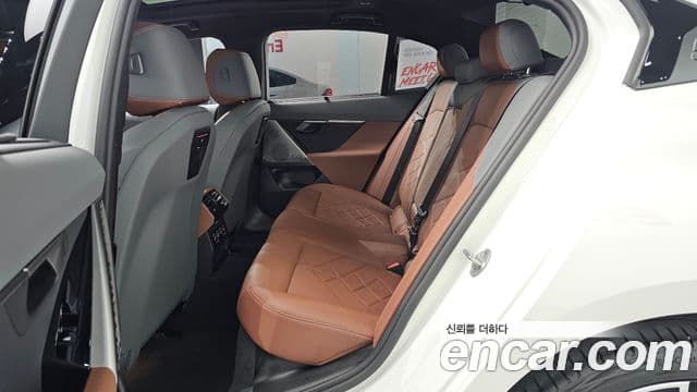 BMW 5 Series 2025 — Photo 13/36