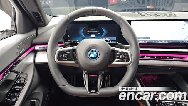 BMW 5 Series 2025 — Photo 14/36